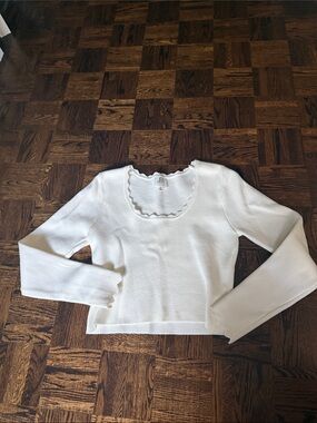 NEW Women’s White Long Sleeve Scoop Neck Ruffle Edge Top